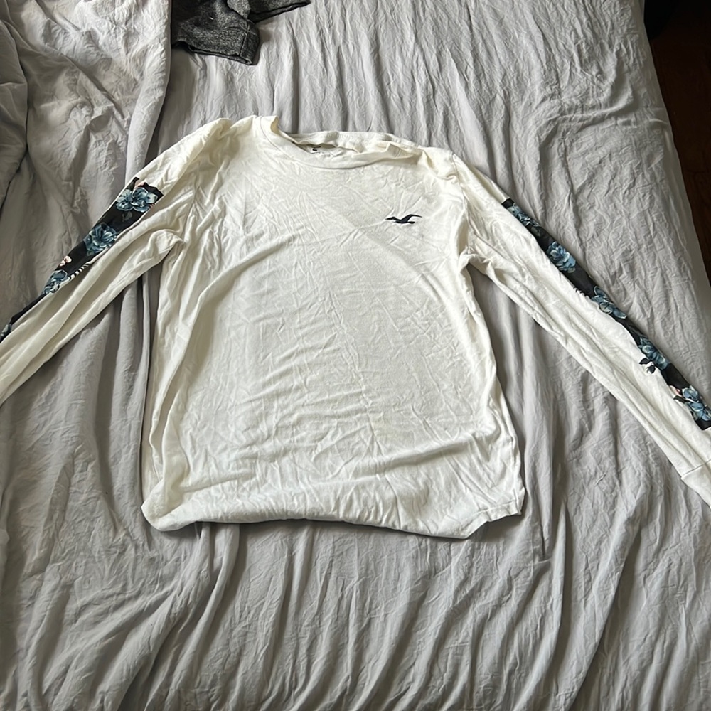 hollister small long sleeve tee with flowers
